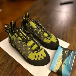 La Sportiva Tarantulace in Kiwi Green Size 35.5 climbing shoes